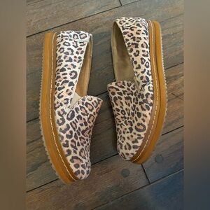 TOMS leopard print platform slip on show size 10